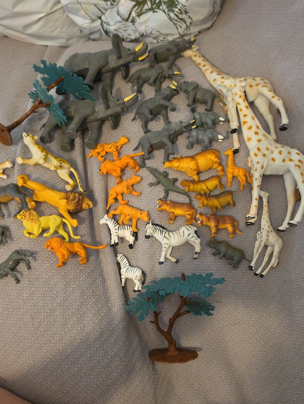 Awesome Safari Animal Playset